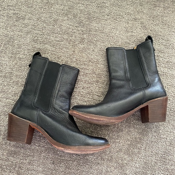 Frye Shoes - Frye boots 🔵